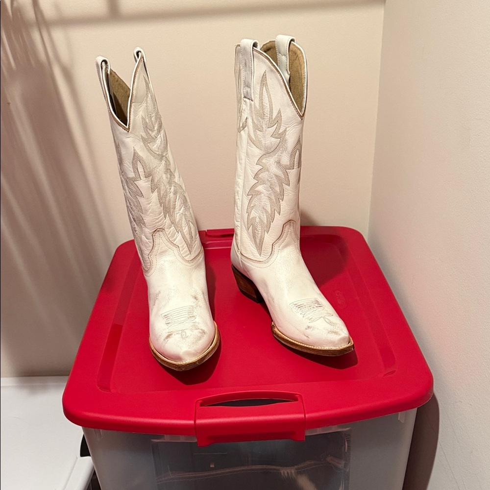 Idyllwind wheeler white boots